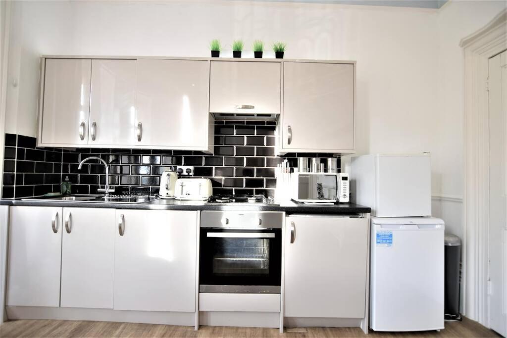 Flash Sales Offer - Any Week Day No Minimum Night Restrictions Central Hove 1 Bedroom Flat Bn38Bru02 Esterno foto